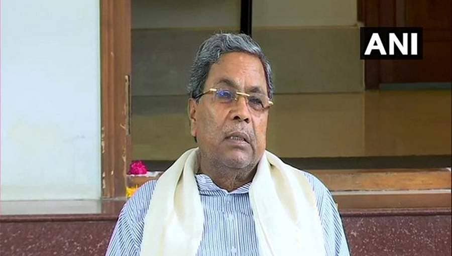 ಫ್ರೀ ಕಾಶ್ಮೀರ ಫಲಕ ಹಿಡಿದ ಯುವತಿ ಪರ ವಕಾಲತ್ತು ವಹಿಸುವುದಿಲ್ಲ- ಸಿದ್ದರಾಮಯ್ಯ ಸ್ಪಷ್ಟನೆ