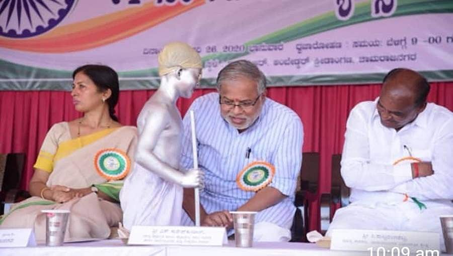 ಗಣತಂತ್ರಕ್ಕೆ ಬಂದ ಬಾಲಗಾಂಧಿಗೆ ಶಿಕ್ಷಣ ಸಚಿವರು ಫಿದಾ. 