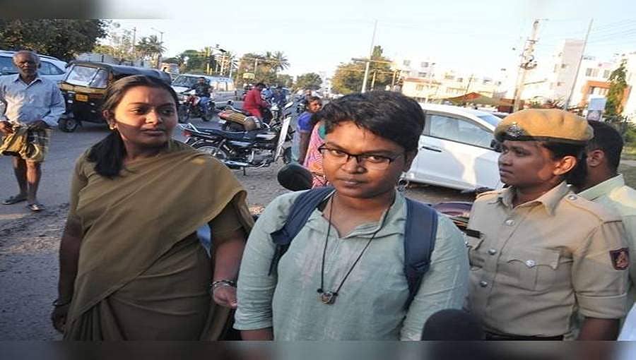 ಫ್ರೀ ಕಾಶ್ಮೀರ  ಫಲಕ ಪ್ರದರ್ಶನ: ನಳಿನಿ ಬಾಲಯ್ಯಗೆ ಷರತ್ತುಬದ್ಧ ಜಾಮೀನು