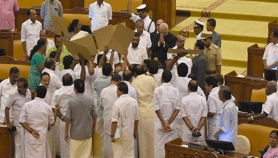 ಕೇರಳ ವಿಧಾನಸಭೆಯಲ್ಲಿ ನಾಟಕೀಯ ಬೆಳವಣಿಗೆ: ಸರ್ಕಾರದ ಸಿಎಎ ವಿರೋಧಿ ನಿಲುವನ್ನು ಓದಿದ ರಾಜ್ಯಪಾಲರು