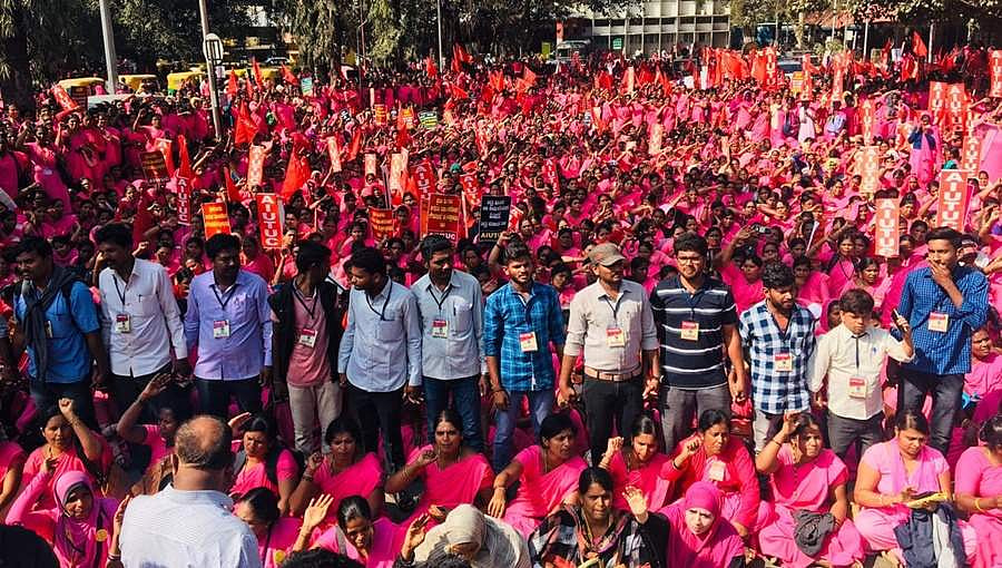 ಬೆಂಗಳೂರಿನಲ್ಲಿಂದು ಆಶಾ ಕಾರ್ಯಕರ್ತೆಯರ ಧರಣಿ, ಹಲವೆಡೆ ಟ್ರಾಫಿಕ್ ಜಾಮ್, ವಾಹನ ಸವಾರರ ಪರದಾಟ