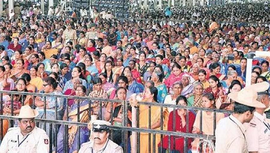 ಕಲ್ಪತರು ನಾಡಲ್ಲಿ ಮೋದಿ ಮೇನಿಯಾ: ಕಾರ್ಯಕ್ರಮಕ್ಕೆ ಹರಿದುಬಂದಿದ್ದ ಜನಸಾಗರ