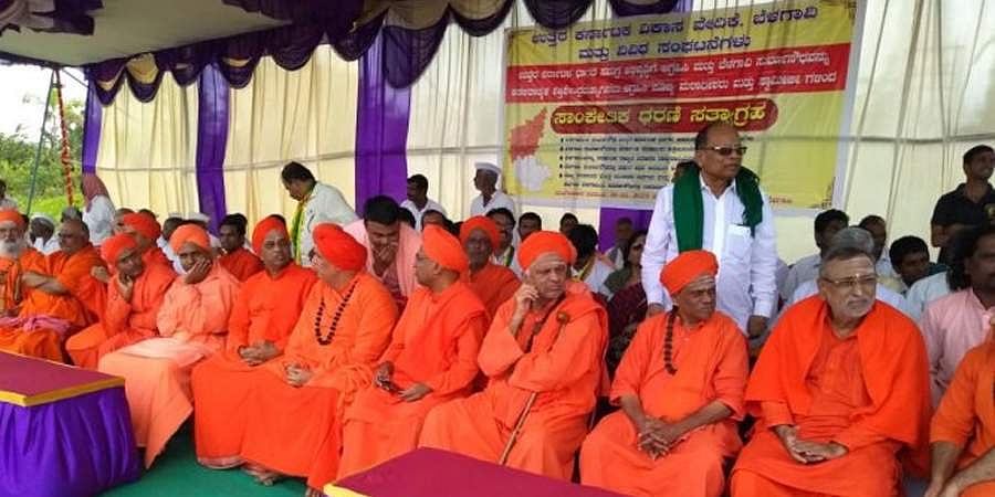 7 ಜಿಲ್ಲೆಗಳ ಮಠಾಧೀಶರಿಂದ 'ಮಹದಾಯಿ' ಸಭೆ: ರಾಜಕೀಯ ಮುಖಂಡರಿಗೆ ಪ್ರವೇಶ ನಿಷಿದ್ಧ