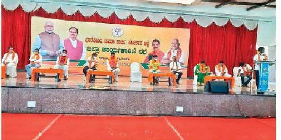 ಸಂಧಾನಕ್ಕೆ ಧೂತರನ್ನು ಕಳುಹಿಸಿದ ಬಿಜೆಪಿ: ಜಗ್ಗದ ಬಂಡಾಯಗಾರರಿಂದ ಸ್ವತಂತ್ರ ಸ್ಪರ್ಧೆ!
