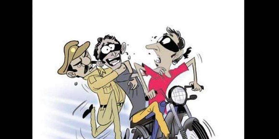 40 ಕೆಜಿ ಶ್ರೀಗಂಧ ಕದ್ದು ರೆಡ್ ಹ್ಯಾಂಡ್ ಆಗಿ ಸಿಕ್ಕಿಬಿದ್ದ ಭಾರೀ ಕಳ್ಳ!