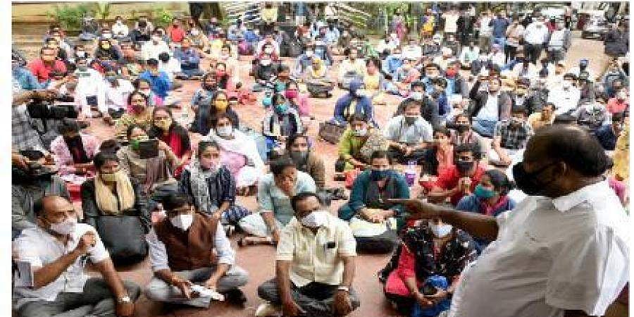 ನೇಮಕಾತಿ ಆದೇಶಕ್ಕೆ ಆಗ್ರಹಿಸಿ ಪಿಯು ಉಪನ್ಯಾಸಕರಿಂದ ಧರಣಿ