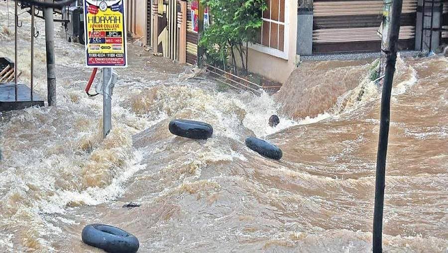 ತೆಲಂಗಾಣ, ಹೈದರಾಬಾದ್ ನಲ್ಲಿ ಧಾರಾಕಾರ ಮಳೆ: ಪ್ರವಾಹಕ್ಕೆ ಸಿಲುಕಿ ಮೃತಪಟ್ಟವರ ಸಂಖ್ಯೆ 32ಕ್ಕೆ ಏರಿಕೆ