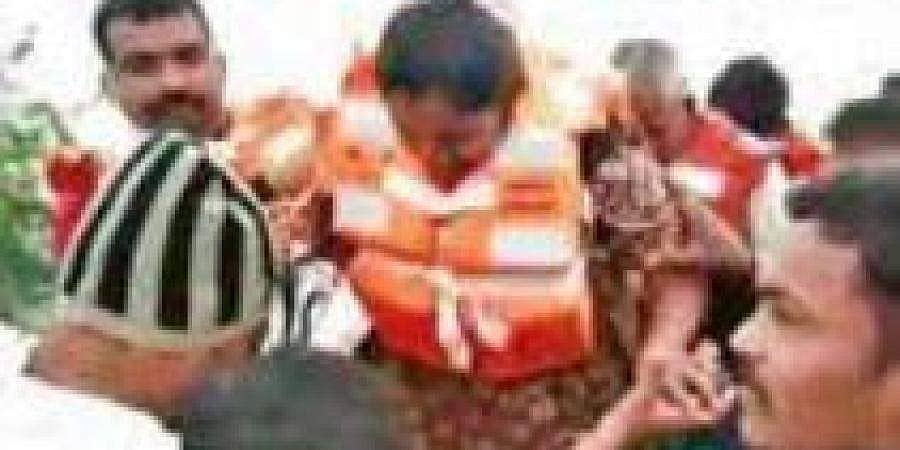 ಕಲಬುರಗಿ: ಮೊಬೈಲ್ ಸಂದೇಶ ಆಧರಿಸಿ ಮಗು ಸೇರಿ 7 ಮಂದಿ ರಕ್ಷಿಸಿದ ಎನ್'ಡಿಆರ್'ಎಫ್ ಪಡೆ