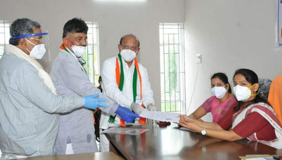 ಶಿರಾ ಉಪಚುನಾವಣೆ: ದಲಿತರ ಓಲೈಕೆಗಾಗಿ ಟಿಬಿ ಜಯಚಂದ್ರ ಎರಡು ಬಾರಿ ನಾಮಪತ್ರ ಸಲ್ಲಿಕೆ