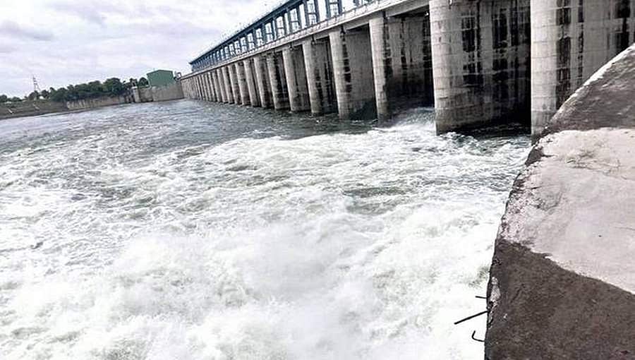 ಸತತ ಮಳೆ: ಸೊನ್ನಾ ಬ್ಯಾರೇಜ್ ನಿಂದ ಭೀಮಾ ನದಿಗೆ 8.10 ಲಕ್ಷ ಕ್ಯೂಸೆಕ್ ನೀರು ಬಿಡುಗಡೆ