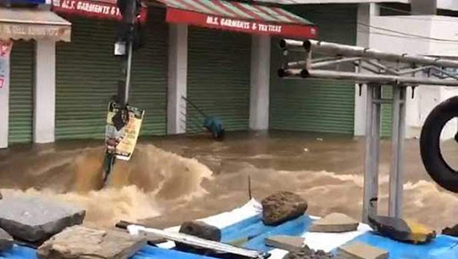 ಬೆಳಗಾವಿ: ಮಳೆ-ಪ್ರವಾಹ ಪರಿಸ್ಥಿತಿಗೆ ಜನಜೀವನ ಅಸ್ತವ್ಯಸ್ತ, ಬೆಳೆ ನಾಶ, ಅಂದಾಜು 315 ಕೋಟಿ ರೂ. ನಷ್ಟ