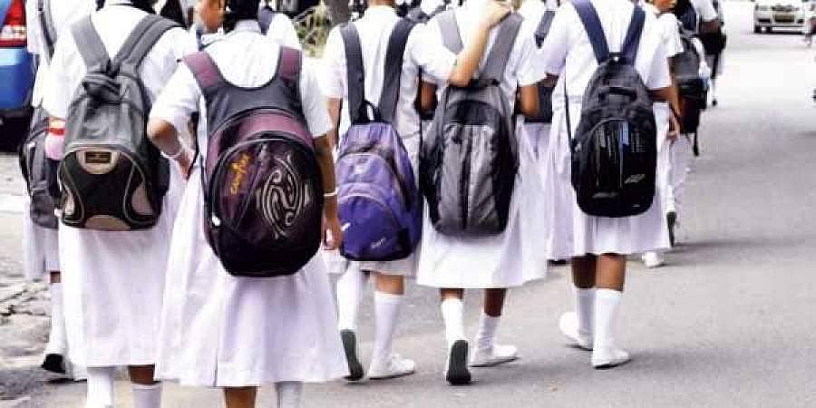 ವಿಶ್ವವಿದ್ಯಾಲಯಗಳು, ಶಾಸಕರಿಂದ 1,414 ಸರ್ಕಾರಿ ಶಾಲೆಗಳ ದತ್ತು