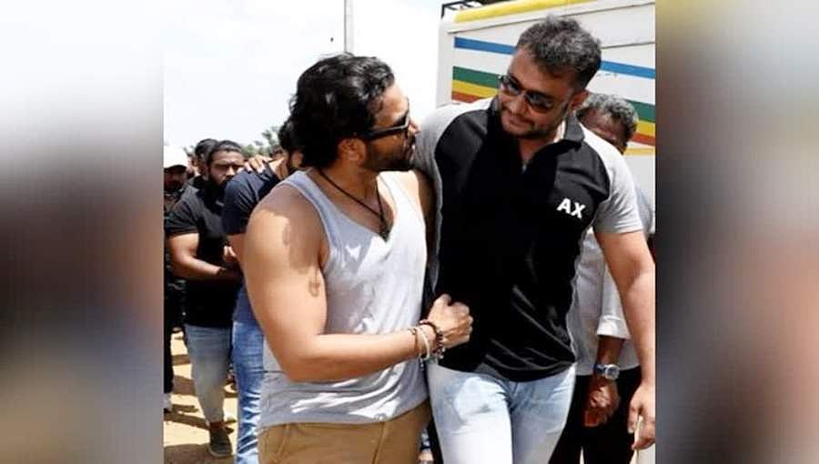'ಮದಗಜ' ಸೆಟ್ ಗೆ 'ಡಿ ಬಾಸ್' ದರ್ಶನ್ ಎಂಟ್ರಿ, 'ಸಖತ್ ಟೈಂ' ಎಂದ ಶ್ರೀಮುರಳಿ