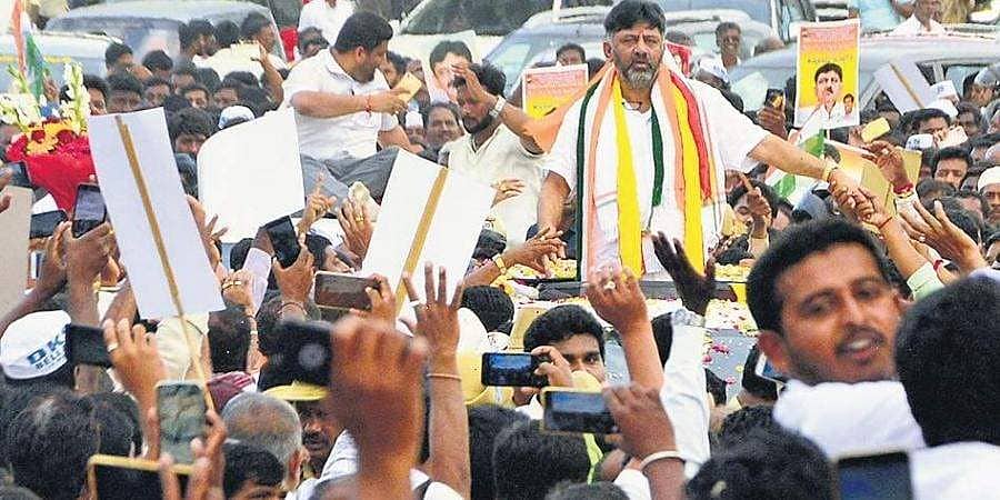 ರಂಗೇರಿದ ಶಿರಾ ಉಪಚುನಾವಣಾ ಕಣ: ಟಿಬಿ ಜಯಚಂದ್ರ ಪರ ಡಿಕೆಶಿ ಪ್ರಚಾರ; ಅಮ್ಮಾಜಮ್ಮ ರೋಡ್ ಶೋ