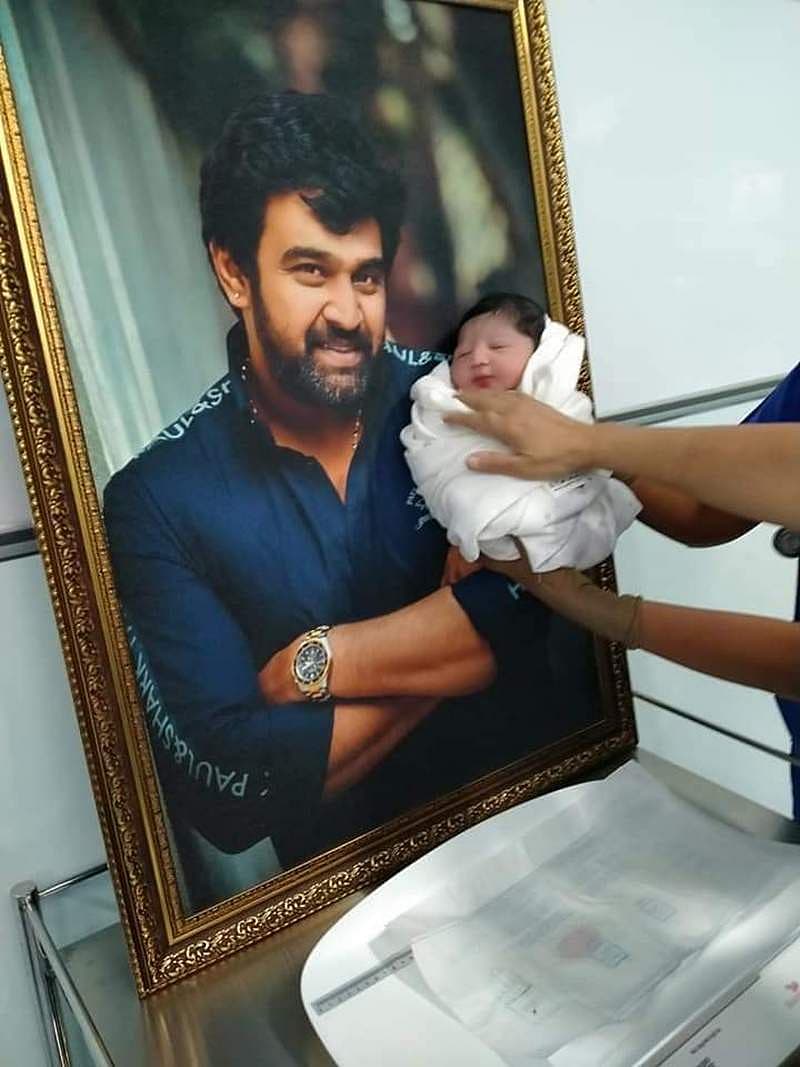 ಕಳೆದ ಜೂನ್ 7ರಂದು ಚಿರಂಜೀವಿ ಸರ್ಜಾ ಹಠಾತ್ತಾಗಿ ಹೃದಯಾಘಾತದಿಂದ ನಿಧನ ಹೊಂದಿದ್ದು ಕುಟುಂಬಕ್ಕೆ ದೊಡ್ಡ ಆಘಾತ ನೀಡಿತ್ತು.