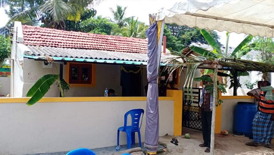ಮೈಸೂರಿನ ಇಬ್ಬರು ಅನಾಥರ ಪಾಲಿಗೆ ಆಪ್ತ ರಕ್ಷಕ: ಹೆಣ್ಣುಮಕ್ಕಳಿಗೆ ಮನೆ ಕಟ್ಟಿಸಿಕೊಟ್ಟ ಆರಕ್ಷಕ