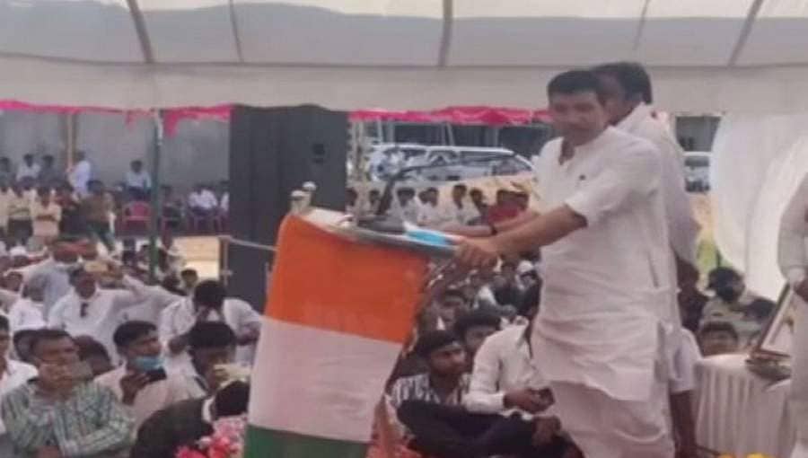 ಶಿವರಾಜ್ ಸಿಂಗ್ ಚೌಹ್ಹಾಣ್, ಕಮಲ್ ನಾಥ್ ಕಾಲಿನ ದೂಳಿಗೂ ಸಮಾನರಲ್ಲ- ಕಾಂಗ್ರೆಸ್ ಶಾಸಕ