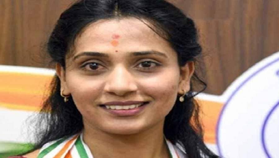 'ಕೈ' ಅಭ್ಯರ್ಥಿ ಕುಸುಮಾ ವಿರುದ್ಧ ಎಫ್ ಐ ಆರ್ ದಾಖಲಿಸಿದ್ದ ಇನ್ಸ್ ಪೆಕ್ಟರ್ ನವೀನ್ ಎತ್ತಂಗಡಿ