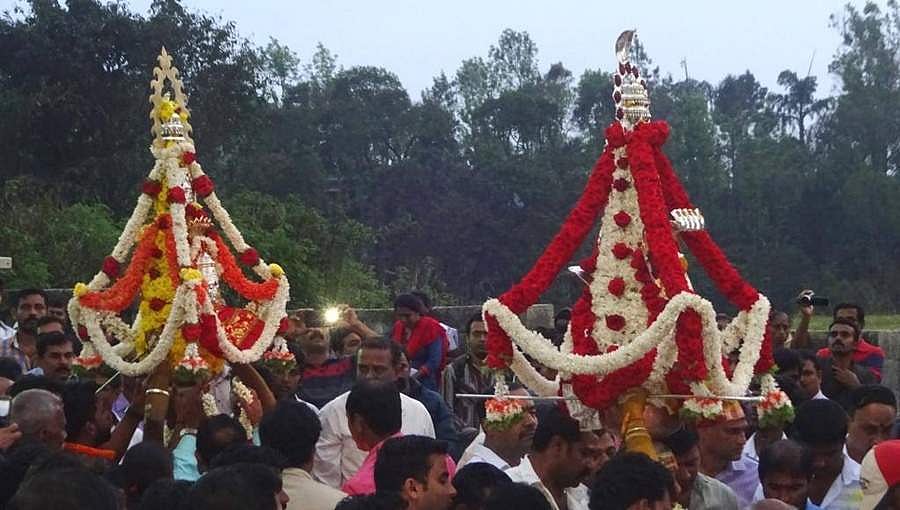 ಮಡಿಕೇರಿ ದಸರಾ ಉತ್ಸವಕ್ಕೆ ಕೊರೊನಾ ಸೂತಕದ ಛಾಯೆ; ಇಂದು ರಾತ್ರಿ ಸಾಂಪ್ರದಾಯಿಕ ಮೆರವಣಿಗೆ