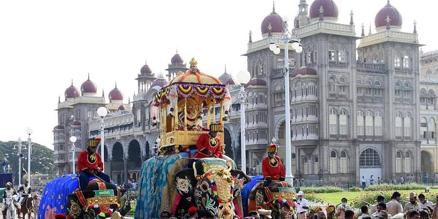 ಸರಳ ದಸರಾ: ಐತಿಹಾಸಿಕ ಜಂಬೂ ಸವಾರಿ ಮುಕ್ತಾಯ; ಅರಮನೆ ಆವರಣದಲ್ಲಿ ಅಂಬಾರಿ ಹೊತ್ತು ಸಾಗಿದ ಅಭಿಮನ್ಯು