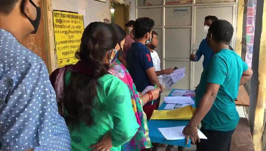 ಬಿಹಾರ ಚುನಾವಣೆ: ಮೊದಲ ಹಂತದಲ್ಲಿ 71 ಕ್ಷೇತ್ರಗಳಿಗೆ ಮತದಾನ ಆರಂಭ, 1,066 ಅಭ್ಯರ್ಥಿಗಳ ಭವಿಷ್ಯ ಇಂದು ನಿರ್ಧಾರ