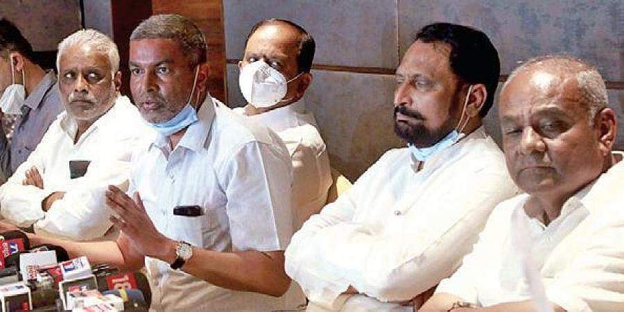 ಬೆಳಗಾವಿ ಡಿಸಿಸಿ ಬ್ಯಾಂಕ್ ಚುನಾವಣೆ: ಪ್ರತಿಷ್ಠೆ ಬದಿಗೊತ್ತಿ ಒಗ್ಗೂಡಿದ ಬಿಜೆಪಿಗರು