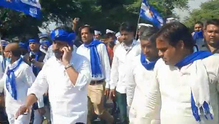 ಹತ್ರಾಸ್‌ನಲ್ಲಿ ಪೊಲೀಸರೊಂದಿಗೆ ಎಸ್‌ಪಿ, ಆರ್‌ಎಲ್‌ಡಿ, ಭೀಮ್ ಸೇನೆ ಕಾರ್ಯಕರ್ತರ ಘರ್ಷಣೆ