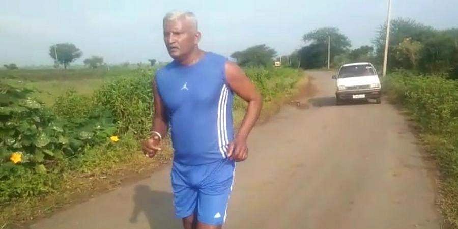 ಜೀವನವೇ ಮ್ಯಾರಥಾನ್: ಕೆಲಸಕ್ಕೆ ಸೇರಲು ಓಡಿದ ಬಿಎಸ್ ಎಫ್ ಯೋಧ ನಿವೃತ್ತಿ ನಂತರವೂ ಓಡಿ ಮನೆ ಸೇರಿದ!