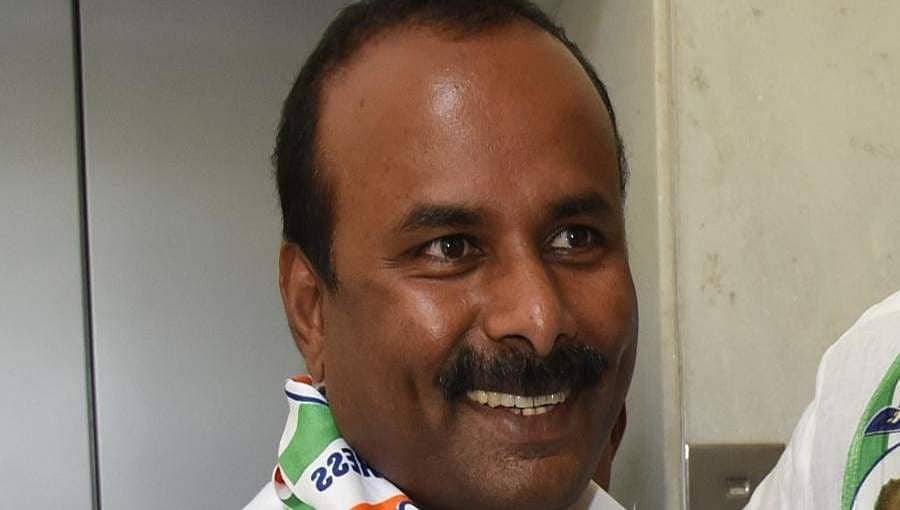 ಮಾಜಿ ಮೇಯರ್ ಸಂಪತ್ ರಾಜ್ ಮನೆಗೆ ನೋಟಿಸ್ ಅಂಟಿಸಿದ ಸಿಸಿಬಿ