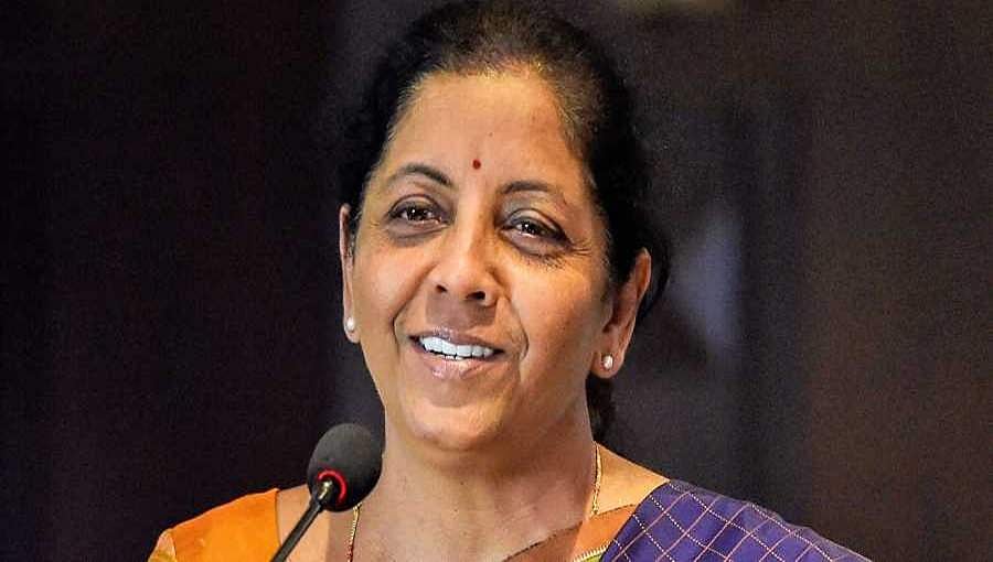 ಕಸ್ಟಮ್ಸ್ ವಶಪಡಿಸಿಕೊಂಡಿದ್ದ ಪುರಾತನ ವಸ್ತು, ನಾಣ್ಯ ಹಸ್ತಾಂತರಿಸಿದ ನಿರ್ಮಲಾ ಸೀತಾರಾಮನ್