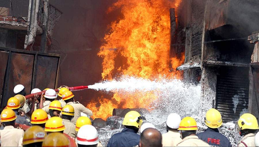 ಬೆಂಗಳೂರು ರಸಾಯನಿಕ ಕೈಗಾರಿಕೆಯಲ್ಲಿ ಅಗ್ನಿ ಅವಘಡ: ಸಮಗ್ರ ತನಿಖೆಗೆ ಗೃಹ ಸಚಿವ ಬೊಮ್ಮಾಯಿ ಆದೇಶ
