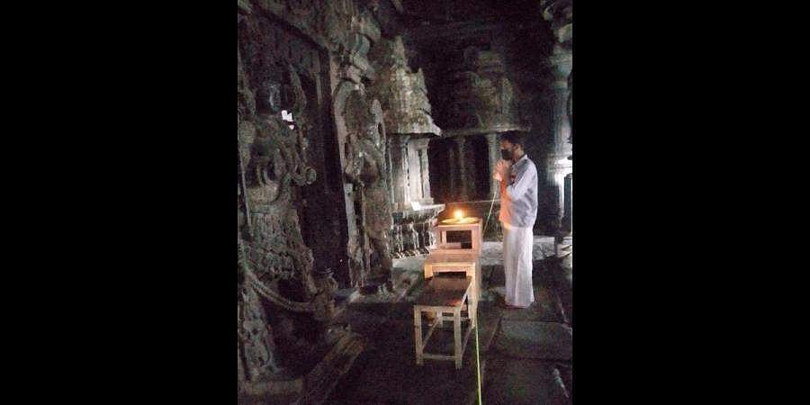 ವಿದ್ಯುತ್ ಬಿಲ್ ಪಾವತಿಸದ್ದಕ್ಕೆ ಪವರ್ ಕಟ್: ಕತ್ತಲಲ್ಲಿ ಹಳೇಬೀಡಿನ ಹೊಯ್ಸಳೇಶ್ವರ ದೇವಾಲಯ