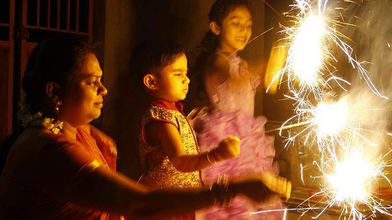 ಹೆಚ್ಚು ಮಾಲಿನ್ಯವಲ್ಲದ ಈ ಪಟಾಕಿ ಕೇವಲ ಶೇ30ರಷ್ಟು ಪ್ರಮಾಣದ ಹೊಗೆಯನ್ನು ಹೊರಹಾಕುತ್ತದೆ. ಕೌನ್ಸಿಲ್ ಆಫ್ ಸೈಂಟಿಫಿಕ್ ಅಂಡ್ ಇಂಡಸ್ಟ್ರಿಯಲ್ ರಿಸರ್ಚ್ (ಸಿಎಸ್ಐಆರ್) ಪ್ರಯೋಗಾಲಯದ ಮೂಲಕ ಇದನ್ನು ಅಭಿವೃದ್ಧಿ ಪಡಿಸಲಾಗಿದೆ. ಇನ್ನು ಕಳೆದ ವರ್ಷ ಈ ಪಟಾಕಿಯನ್ನು ಕೇಂದ್ರ ಆರೋಗ್ಯ ಸಚಿವ ಹರ್ಷವರ್ಧನ್ ದೆಹಲಿ