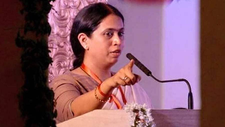 ಬಿಜೆಪಿ ಸರ್ಕಾರದಿಂದ ಕಾಂಗ್ರೇಸಿಗರ ಟಾರ್ಗೆಟ್: ವಿನಯ್ ಬೆನ್ನಿಂದೆ ಪಕ್ಷವಿದೆ: ಕುಟುಂಬ ಸದಸ್ಯರಿಗೆ ಧೈರ್ಯ ತುಂಬಿದ ಲಕ್ಷ್ಮಿ