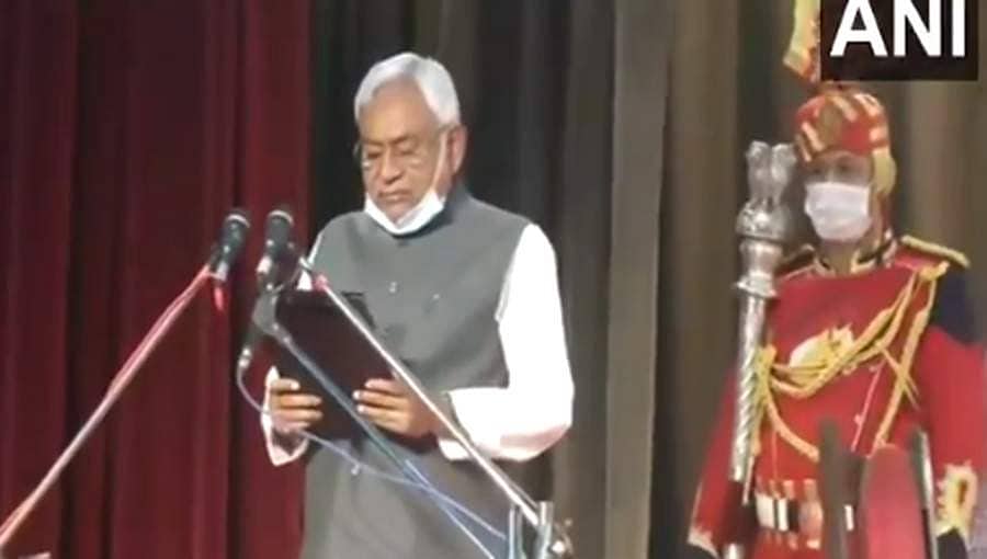 ಬಿಹಾರದಲ್ಲಿ ಎನ್ಡಿಎ ಸರ್ಕಾರ: 7ನೇ ಬಾರಿಗೆ ಸಿಎಂ ಆಗಿ ಪ್ರಮಾಣವಚನ ಸ್ವೀಕರಿಸಿದ ನಿತೀಶ್ ಕುಮಾರ್!