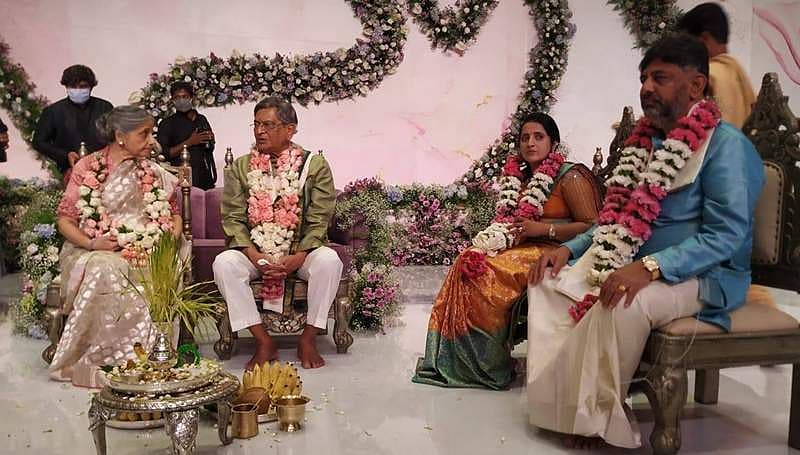 ಬೆಂಗಳೂರು ಅಂತಾರಾಷ್ಟ್ರೀಯ ವಿಮಾನ ನಿಲ್ದಾಣ ಸಮೀಪದ ಖಾಸಗಿ ಹೊಟೇಲೊಂದರಲ್ಲಿ ನೆರವೇರಿತು.