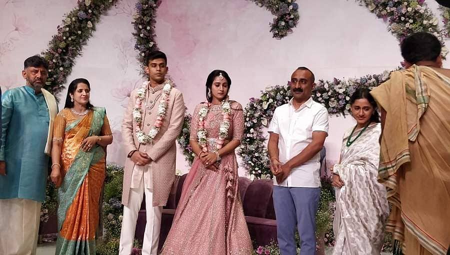 ಡಿ.ಕೆ. ಶಿವಕುಮಾರ್ ಪುತ್ರಿ ಐಶ್ವರ್ಯಾ- ಅಮರ್ತ್ಯ ಹೆಗ್ಡೆ ನಿಶ್ಚಿತಾರ್ಥ: ಸಿಎಂ ಯಡಿಯೂರಪ್ಪ ಸೇರಿ ಸಚಿವರು ಭಾಗಿ