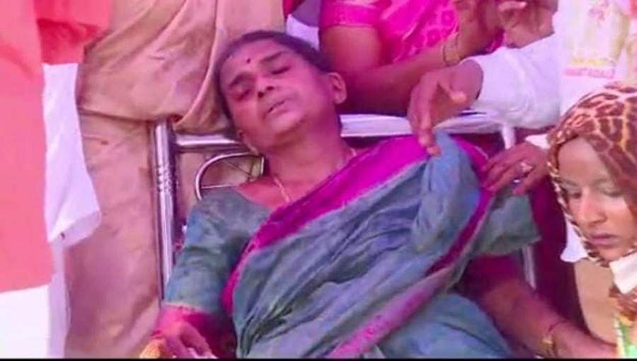 ಶಿರಾ ಉಪಚುನಾವಣೆ: ವೇದಿಕೆಯಲ್ಲೇ ಕುಸಿದು ಬಿದ್ದ ಜೆಡಿಎಸ್ ಅಭ್ಯರ್ಥಿ ಅಮ್ಮಾಜಮ್ಮ
