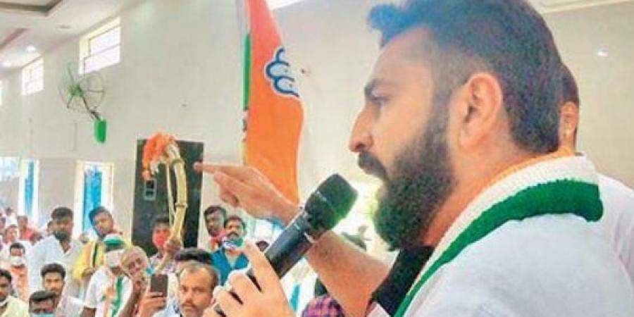 ಪ್ರವಾಹ ಪರಿಸ್ಥಿತಿ ನಿಭಾಯಿಸಲು ಸಲಹೆ ನೀಡಿ, ಐಫೋನ್ ಗೆಲ್ಲಿ: ಯೂತ್ ಕಾಂಗ್ರೆಸ್ ಹೊಸ ಅಭಿಯಾನ