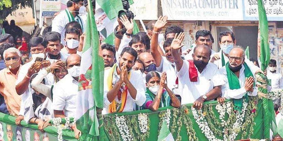 ಬೀದಿಗೆ ಬಿತ್ತು ಜೆಡಿಎಸ್ ದಾಯಾದಿ ಕಲಹ! ಉಪಚುನಾವಣೆ ಫಲಿತಾಂಶದ ಮೇಲೆ ಎಫೆಕ್ಟ್?