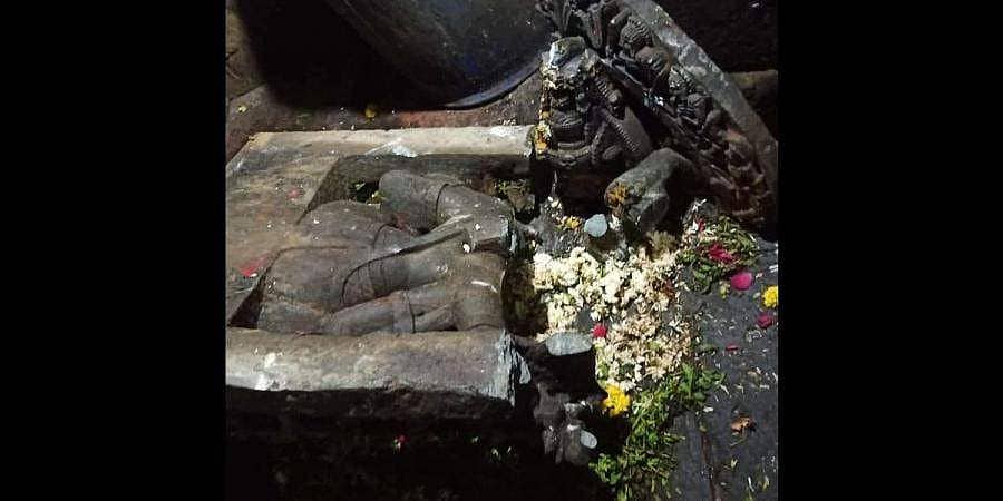 ನಿಧಿ ಶೋಧ ಶಂಕೆ: ದುಷ್ಕರ್ಮಿಗಳಿಂದ ಇತಿಹಾಸ ಪ್ರಸಿದ್ಧ ಬೇಲೂರು ದೇಗುಲದ ಮಹಾಕಾಳಿ ವಿಗ್ರಹ ಧ್ವಂಸ