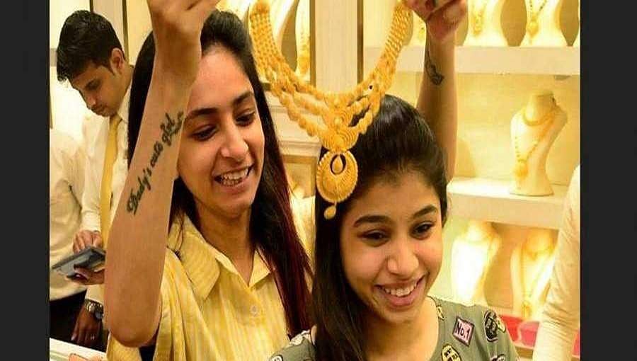 ಚಿನ್ನ, ಬೆಳ್ಳಿ ಬೆಲೆಯಲ್ಲಿ ಭಾರೀ ಕುಸಿತ, ಗ್ರಾಹಕರ ಮೊಗದಲ್ಲಿ ಮಂದಹಾಸ!