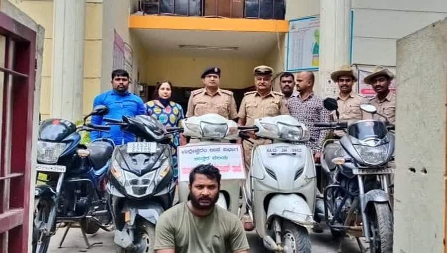 ಬೆಂಗಳೂರು: ಕುಖ್ಯಾತ ವಾಹನಗಳ್ಳನ ಬಂಧನ, 5 ದ್ವಿಚಕ್ರ ವಾಹನ ವಶ