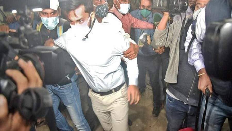 ಐಎಫ್ಎಸ್ ಅಧಿಕಾರಿ ಅಕ್ರಮ ಸಂಪತ್ತು: ಬ್ಯಾಂಕ್ ನಲ್ಲಿ 9.4 ಕೋಟಿ, ವಿಮಾನ ಪ್ರಯಾಣಕ್ಕೆ 3 ಕೋಟಿ ವೆಚ್ಚ
