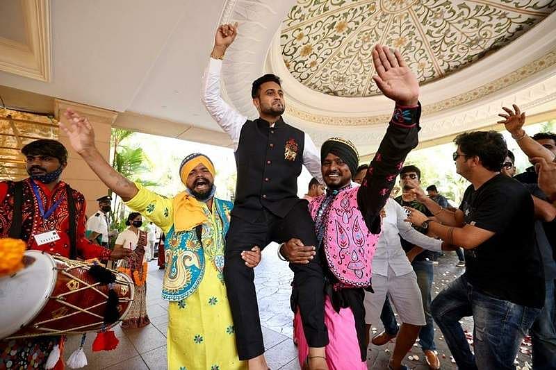 ಶಾಸಕಿ ಪುತ್ರ ಮೃಣಾಲ್ ನ ಡ್ಯಾನ್ಸ್ ಮಸ್ತ್ -ಮಜಾ