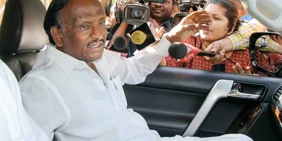 'ತ್ಯಾಗ ಮಾಡಿರುವವರಿಗೆ ಮೊದಲ ಆದ್ಯತೆ ನೀಡಿ: ಆಮೇಲೆ ಪಕ್ಷದಲ್ಲಿ ಯಾರಿಗಾದರೂ ಮಂತ್ರಿ ಸ್ಥಾನ ನೀಡಿ'
