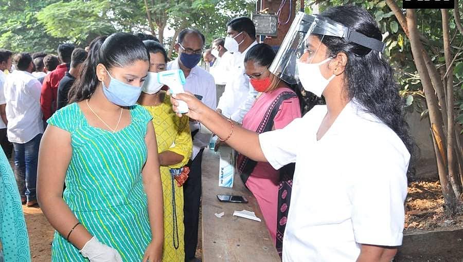 ಉಪಚುನಾವಣೆ ಸಮರ: ಮಧ್ಯಾಹ್ನ 1 ಗಂಟೆಯವರೆಗೆ ಶಿರಾದಲ್ಲಿ ಶೇ.44.13, ಆರ್.ಆರ್.ನಗರದಲ್ಲಿ ಶೇ.26.58 ಮತದಾನ