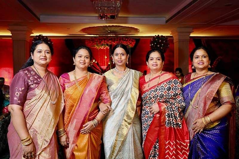 ಬಂಧುಗಳ ಜೊತೆ