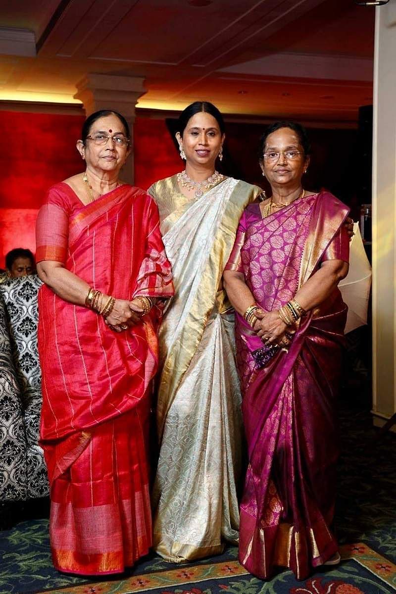 ಬಂಧುಗಳ ಜೊತೆ ಶಾಸಕಿ ಲಕ್ಷ್ಮಿ ಹೆಬ್ಬಾಳ್ಕರ್