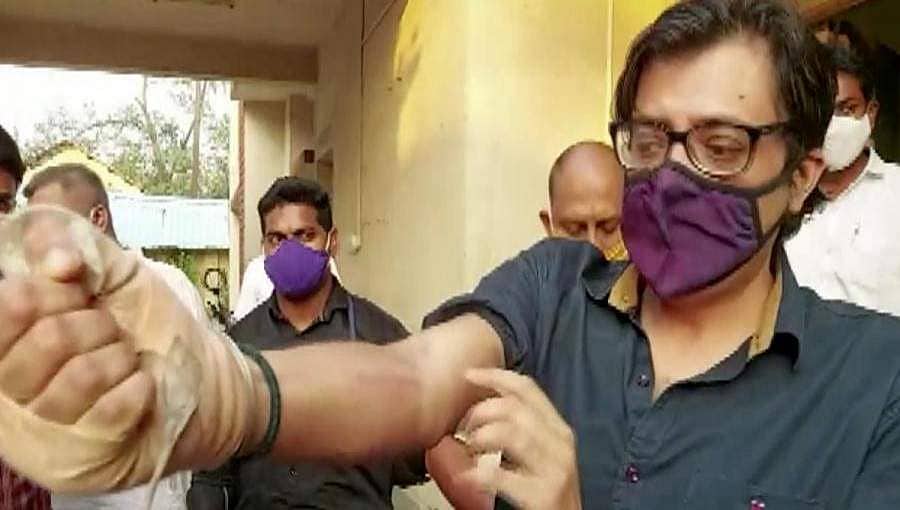 ಮುಂಬೈ ಪೊಲೀಸರಿಂದ ಬಂಧನ: ಜೈಲಿನ ಕೋವಿಡ್-19 ಕೇಂದ್ರದಲ್ಲಿ ರಾತ್ರಿ ಕಳೆದ ಅರ್ನಬ್ ಗೋಸ್ವಾಮಿ